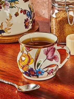 NWOT TWO 2 MacKenzie-Childs Flower Market Mugs (Set of 2) 1 Black 1 White